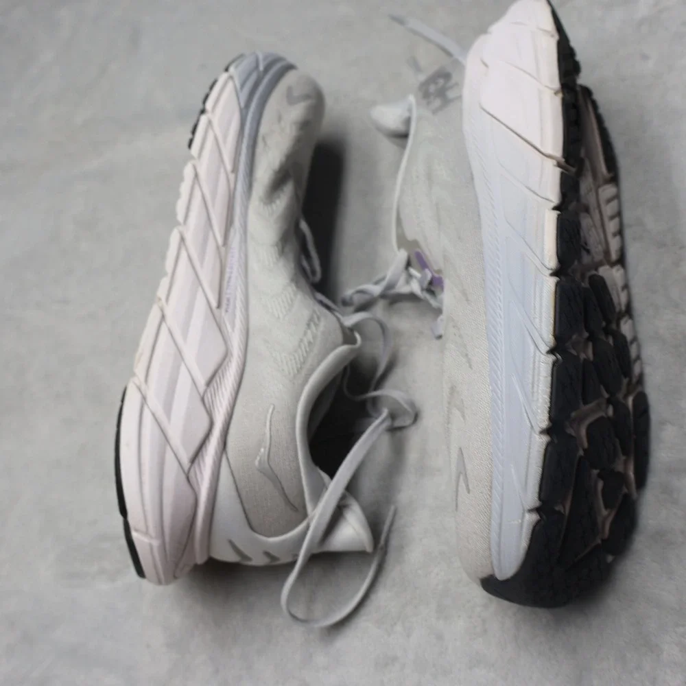 Hoka‎ Women 10.5D Wide Athletic Shoes Grey Arahi 6 Lightweight Running Chunky